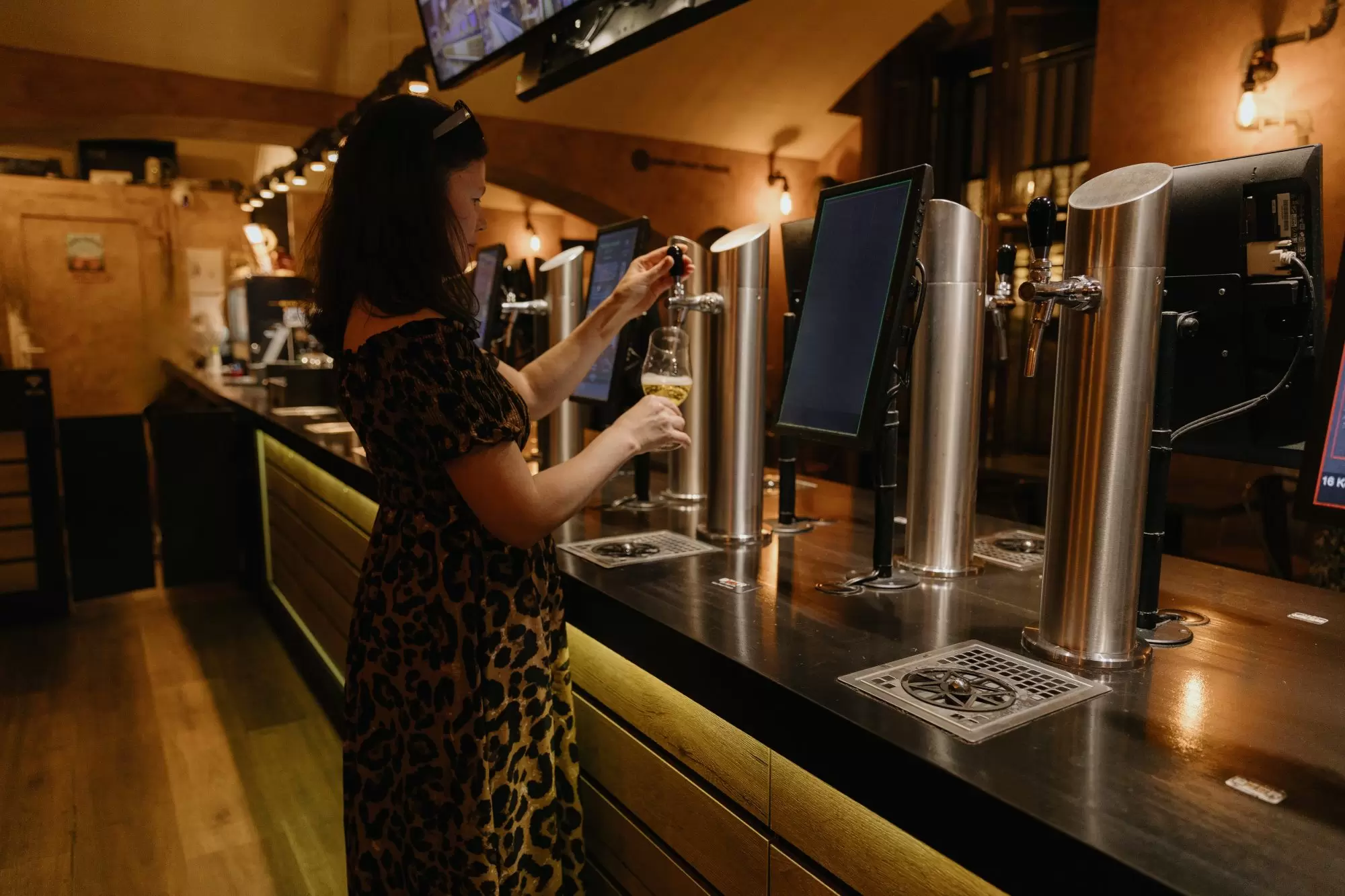 Benefits of Using a Glass Rinser in Bar Drip Trays